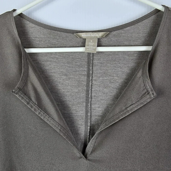 NWOT Banana Republic Mixed Media Viscose 3/4 Sleeve Taupe V Neck Size Small - Picture 4 of 8